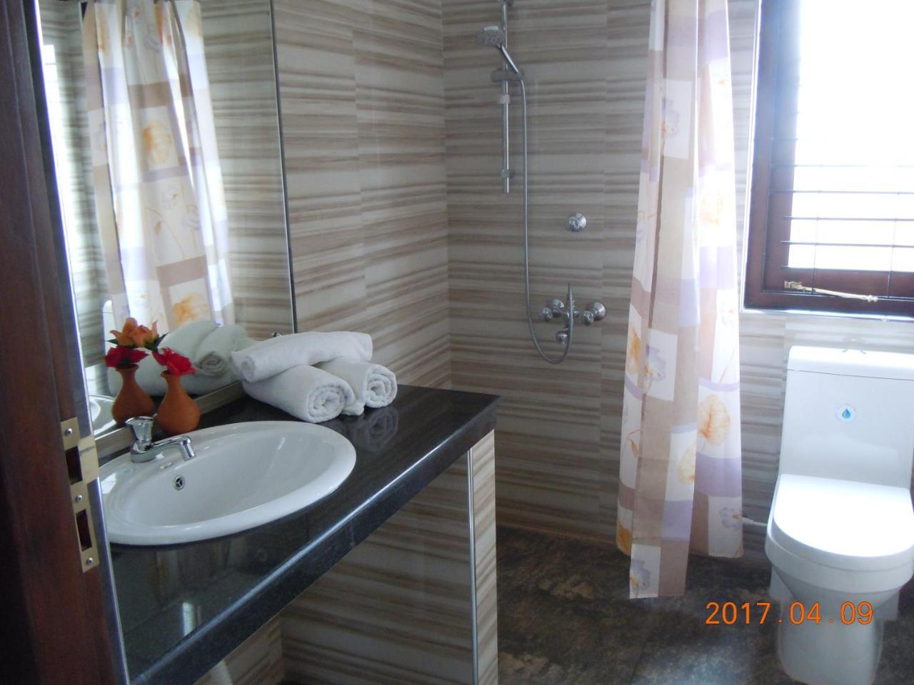 Jmf Hotel Негомбо Экстерьер фото