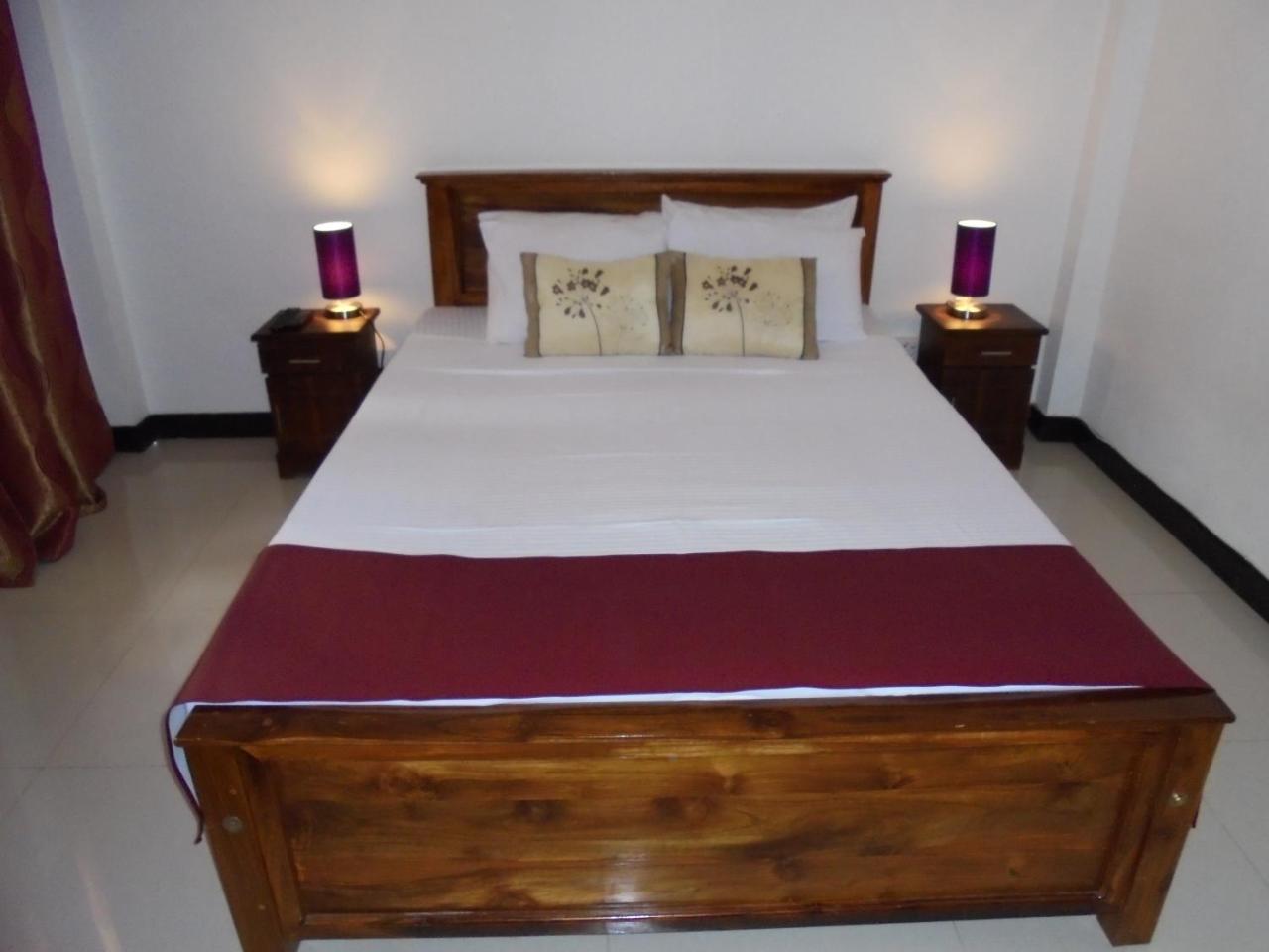 Jmf Hotel Негомбо Экстерьер фото