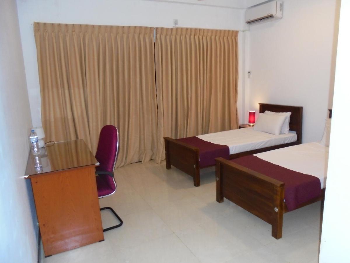 Jmf Hotel Негомбо Экстерьер фото